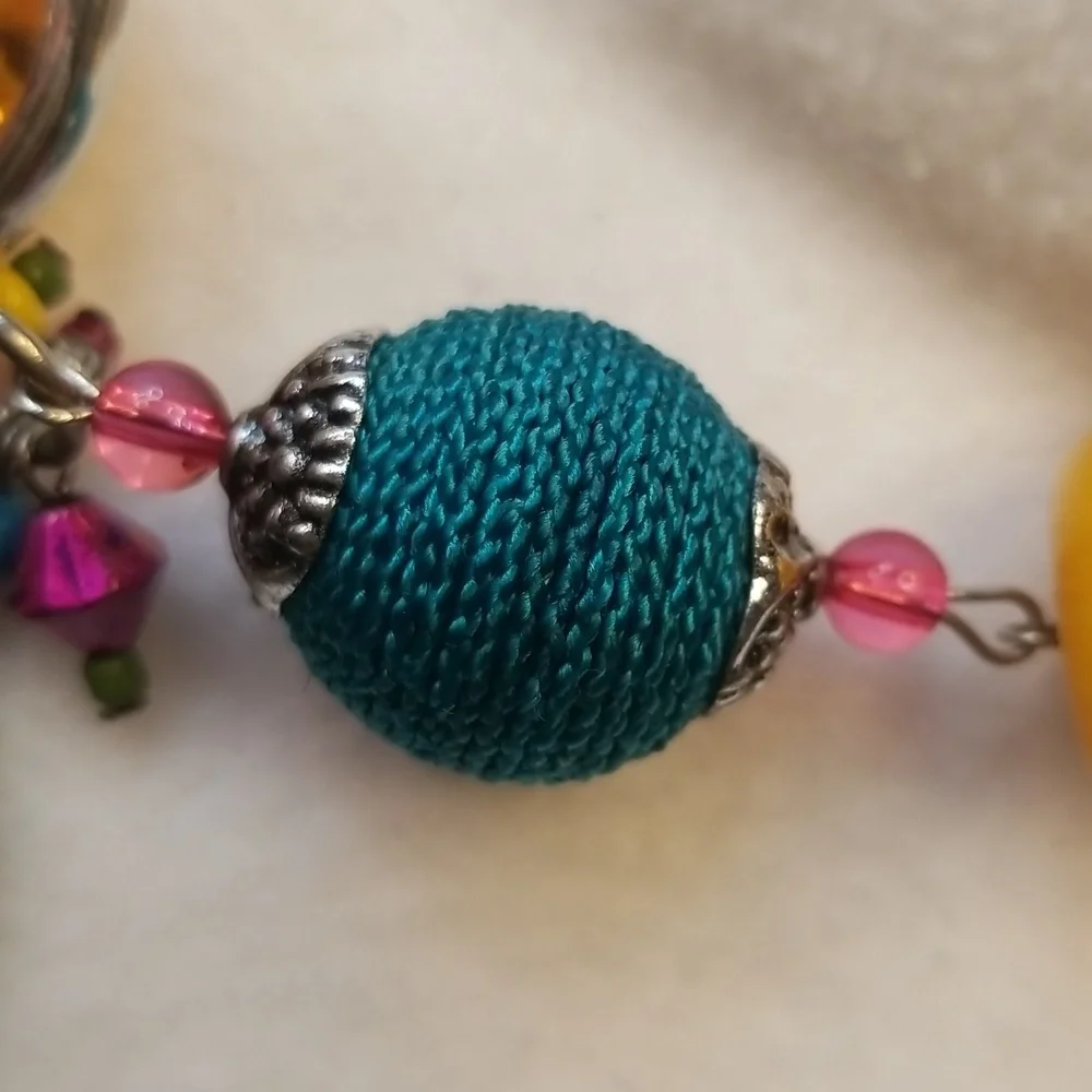Bohemian Chunky Beaded Floral Pendant Necklace - Picture 7 of 9